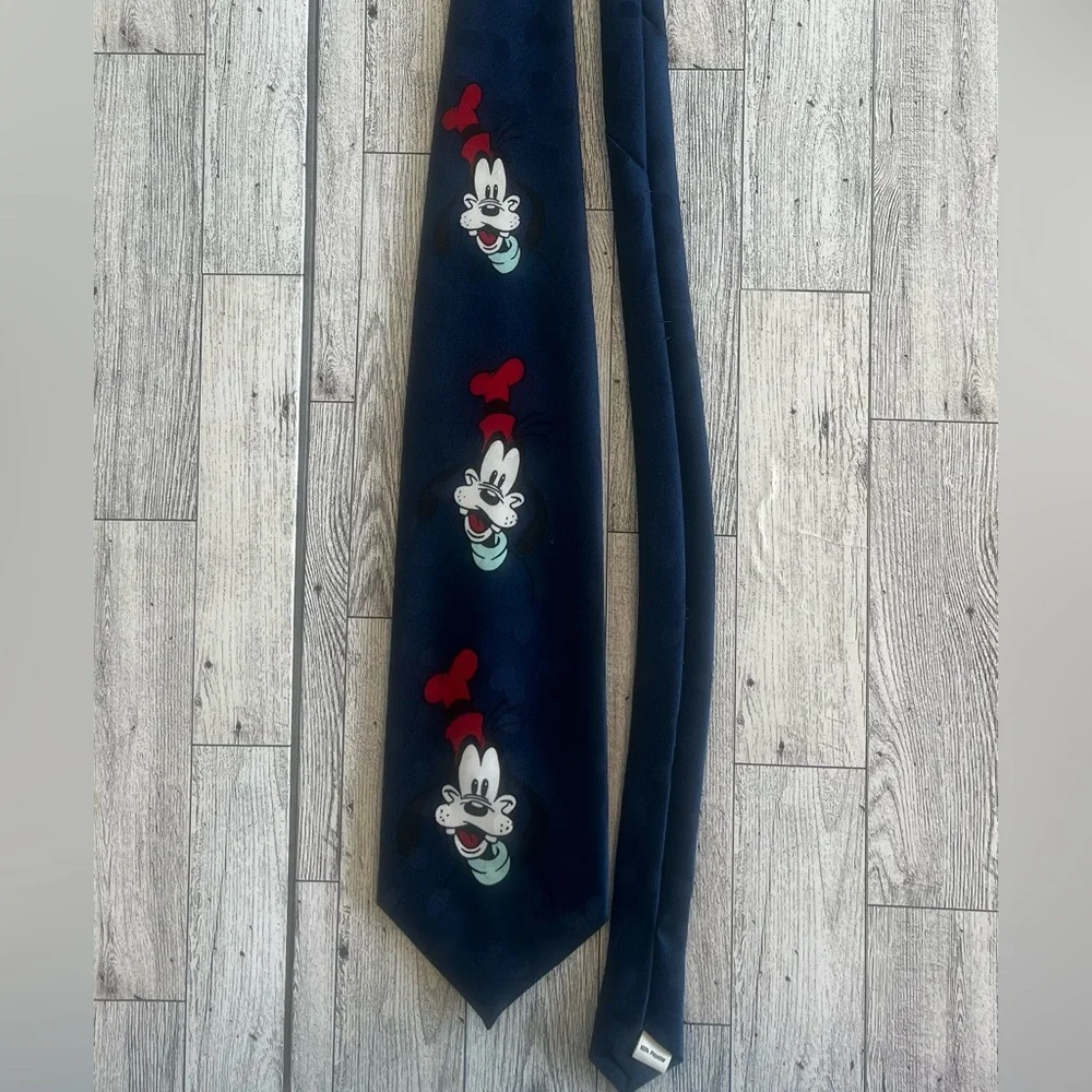 Vintage Men’s Tie Disney’s Goofy By Cervantes Navy‎ Blue 56” Long 3.75” Wide